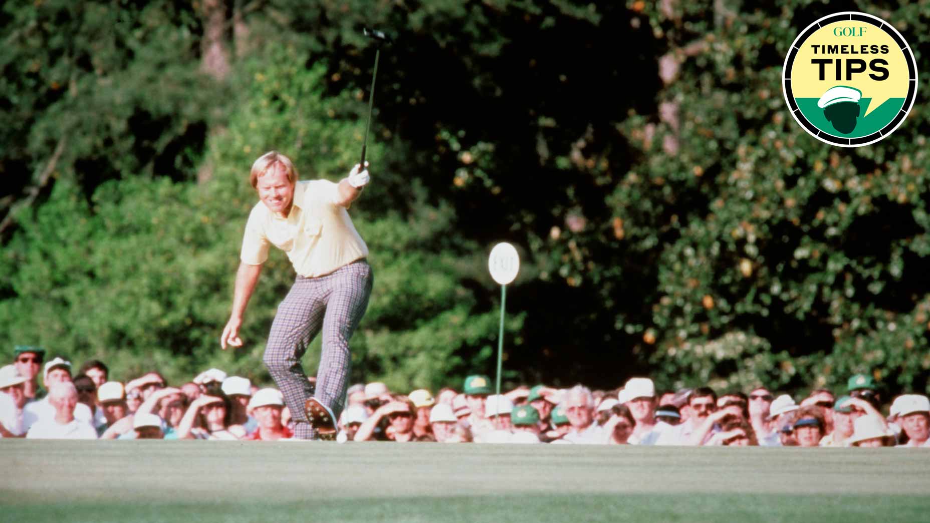 jack nicklaus raises his putter in celebration during the 1986 masters