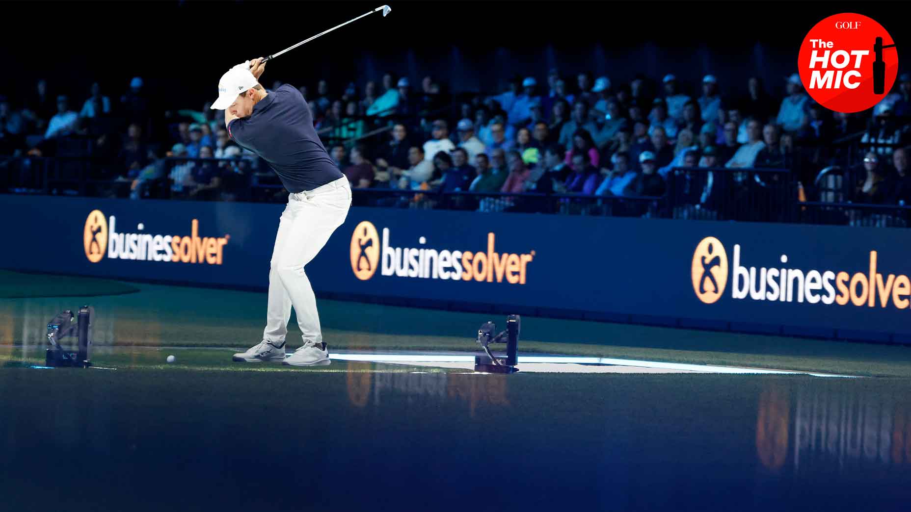 Matt Fitzpatrick swings 澳洲幸运8开奖结果官网网站 club at the TGL's arena in navy shirt and white hat